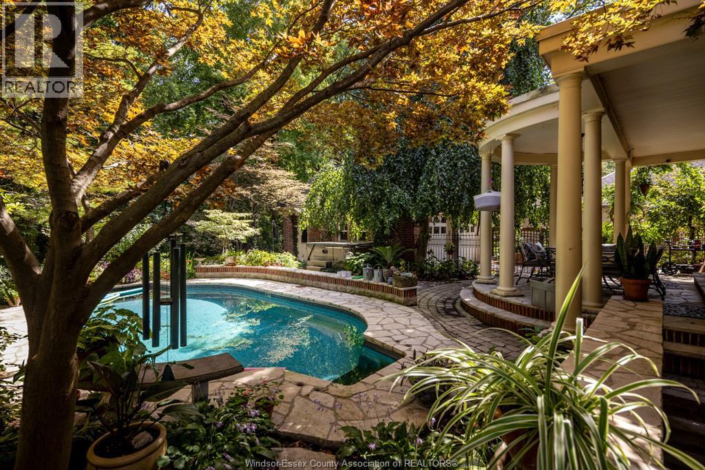 6640 ST MICHAEL'S DRIVE - 33