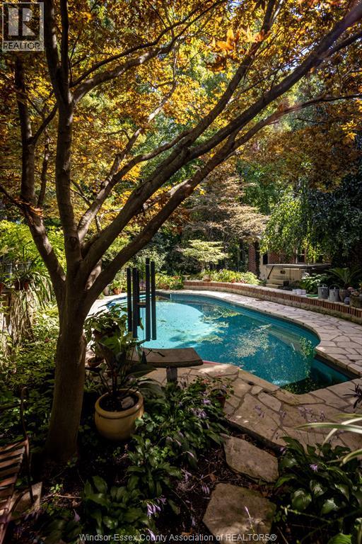 6640 ST MICHAEL'S DRIVE - 34