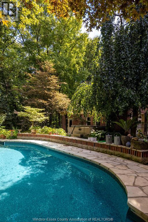 6640 ST MICHAEL'S DRIVE - 35