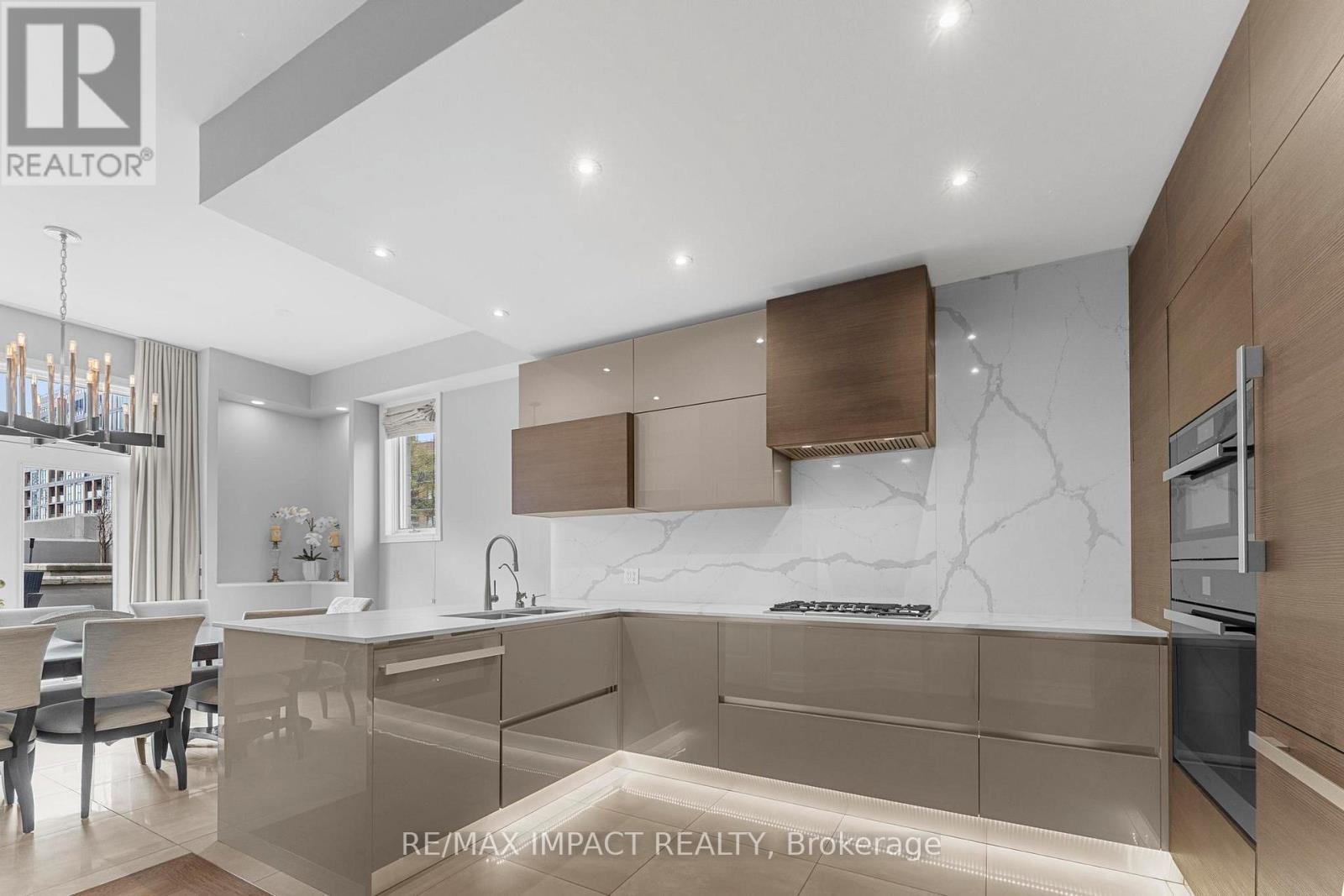 #13 260 RUSSELL HILL ROAD - 11