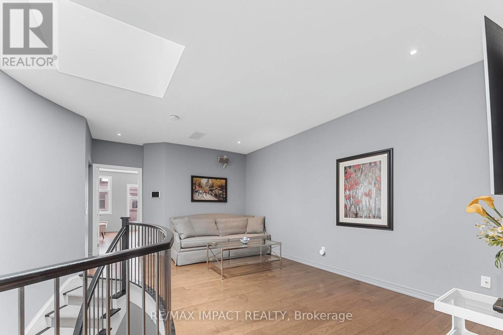 #13 260 RUSSELL HILL ROAD - 36