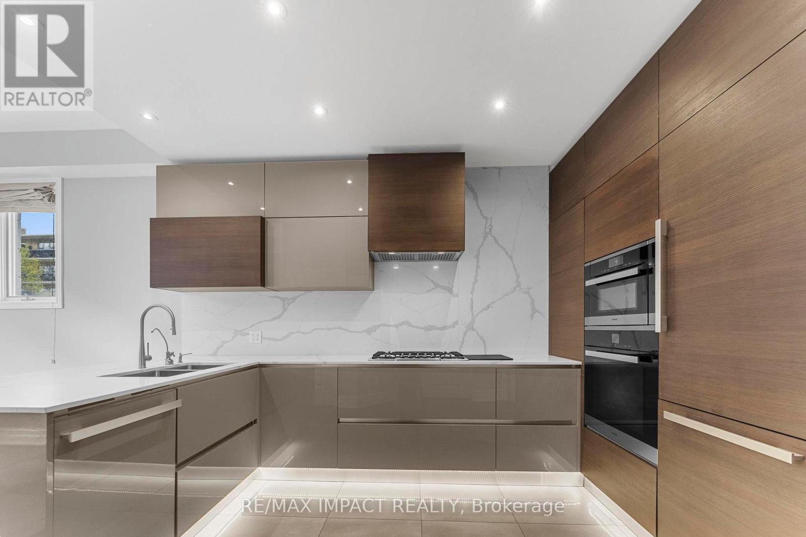 #13 260 RUSSELL HILL ROAD - 9