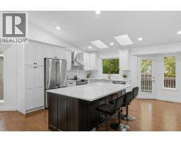 4pc Bathroom - 128 Sunvista Close Se, Calgary, AB T2X2S2 Photo 8