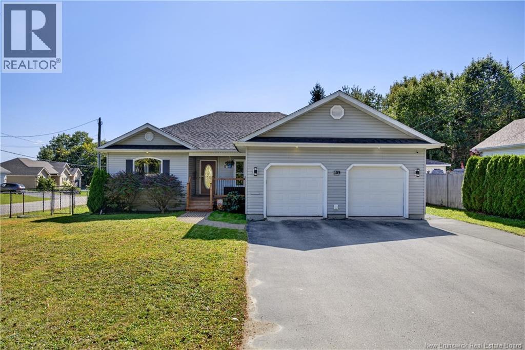 109 Kingston Avenue, Miramichi, New Brunswick, E1V7P8, Miramichi, New Brunswick — photo 1 of 5