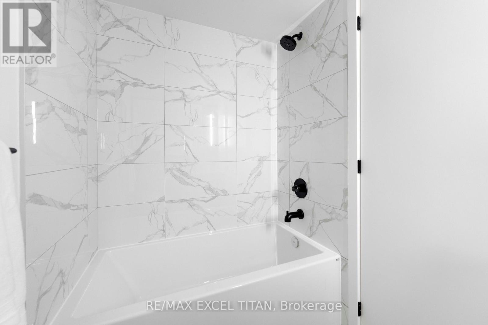 #611 5 LAKEVIEW AVENUE - 11