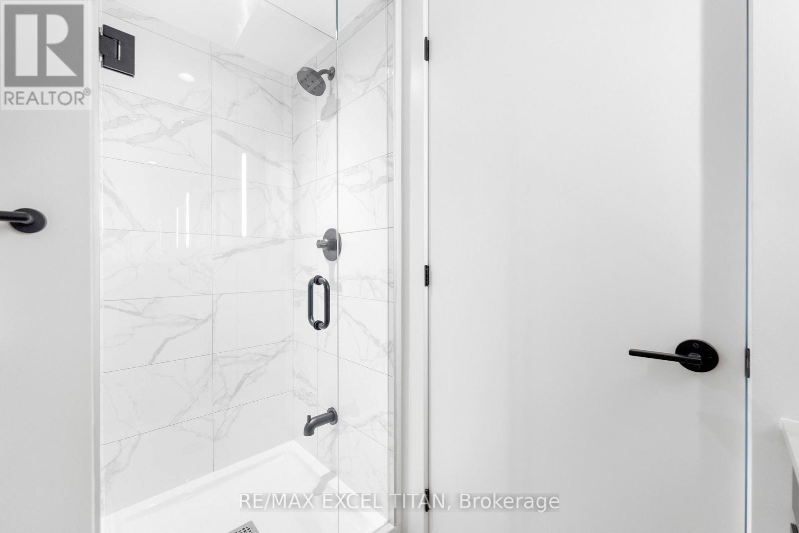 #611 5 LAKEVIEW AVENUE - 22