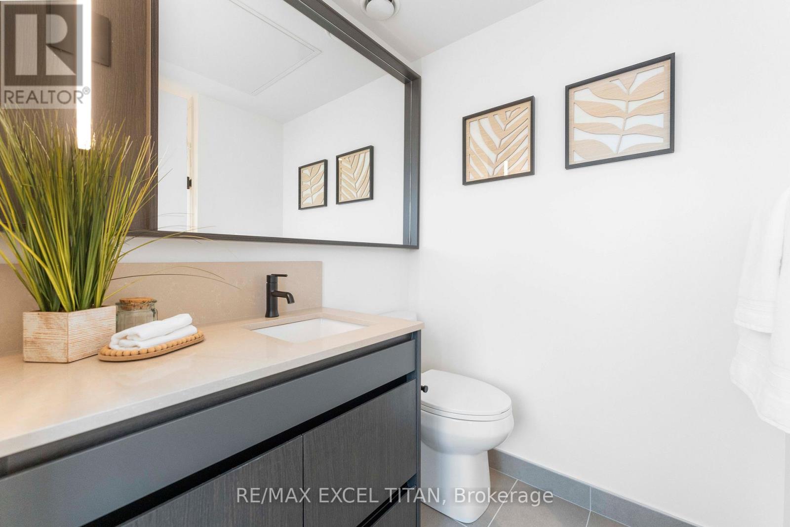 #611 5 LAKEVIEW AVENUE - 23