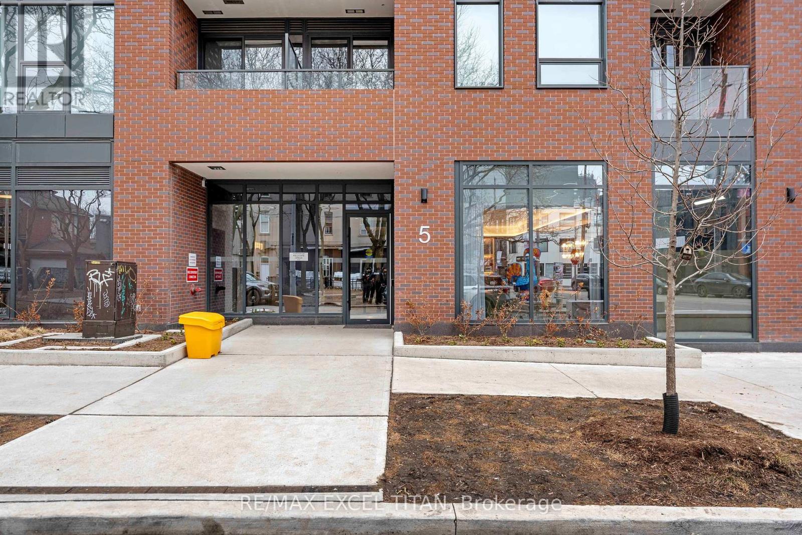 #611 5 LAKEVIEW AVENUE - 40