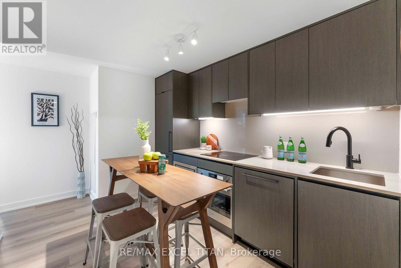 #611 5 LAKEVIEW AVENUE - 7