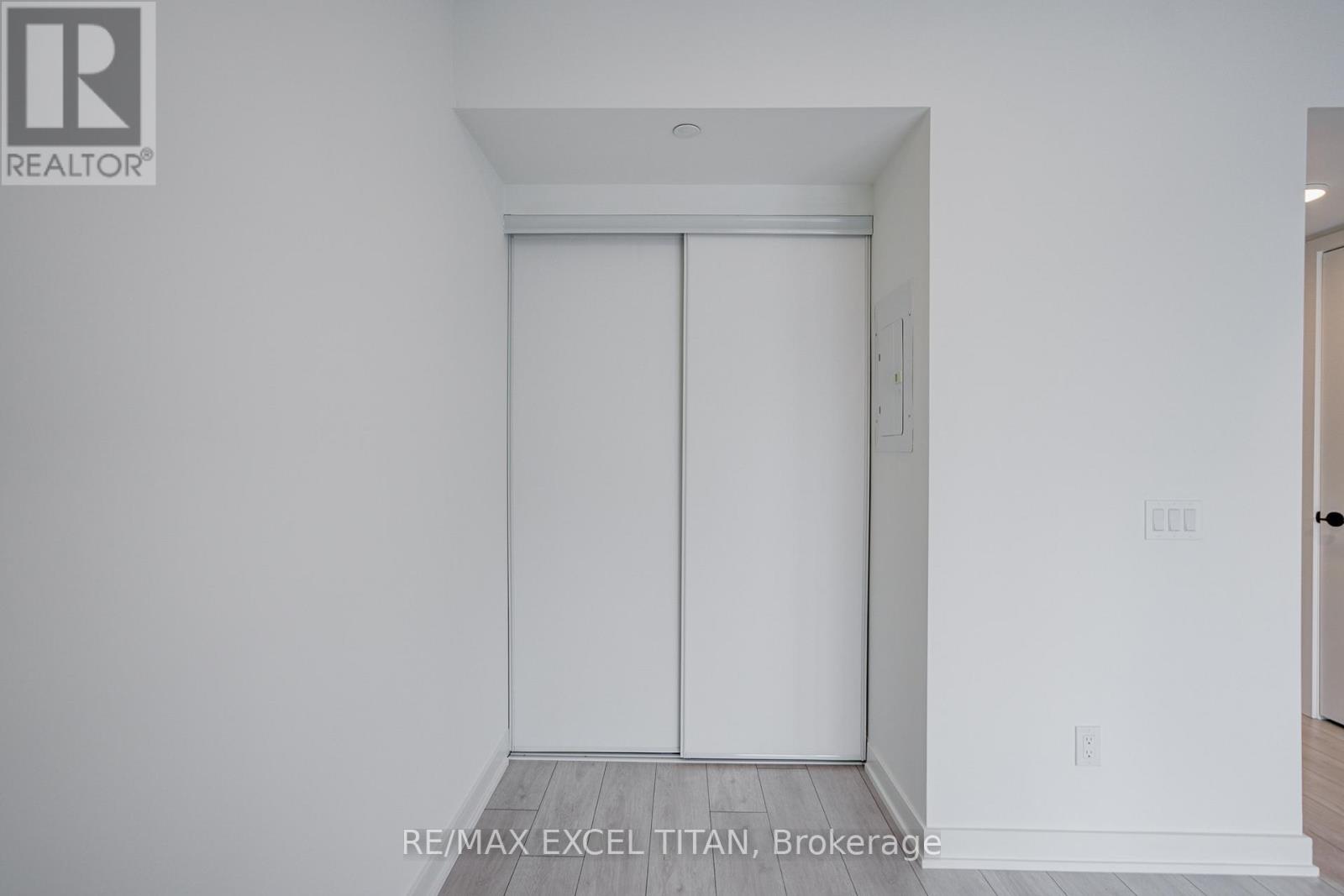 #416 5 LAKEVIEW AVENUE - 13