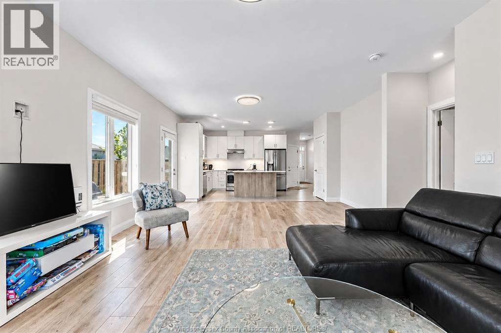 2 DELFT COURT - 11
