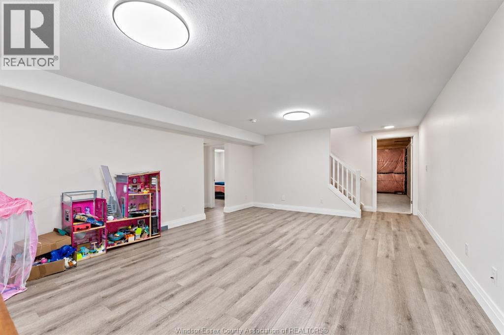 2 DELFT COURT - 18