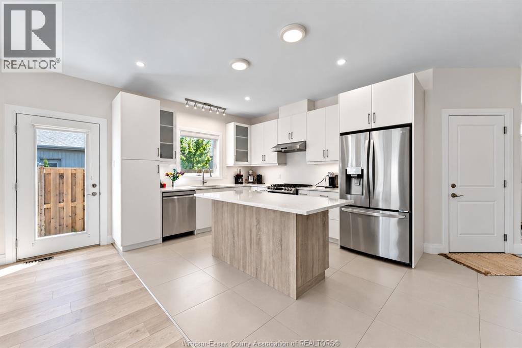 2 DELFT COURT - 6