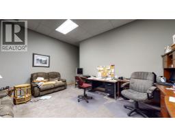 649 3 Street SE, Medicine Hat — photo 14