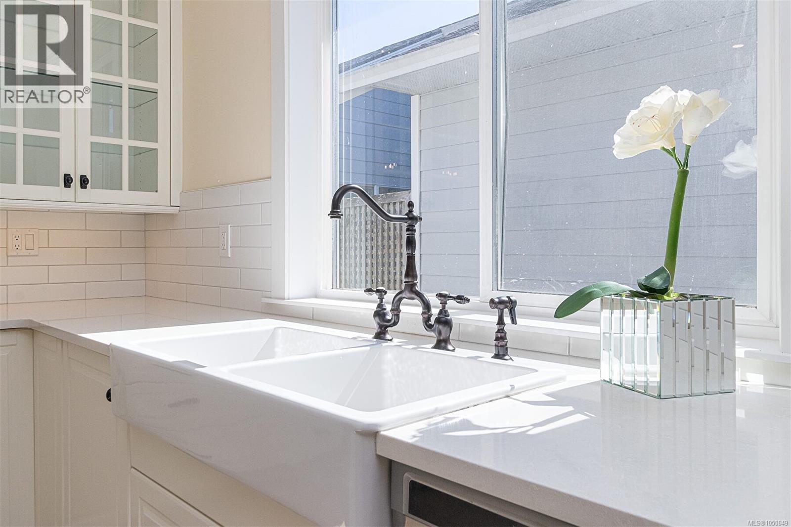 7968 Polo Park Cres - 25