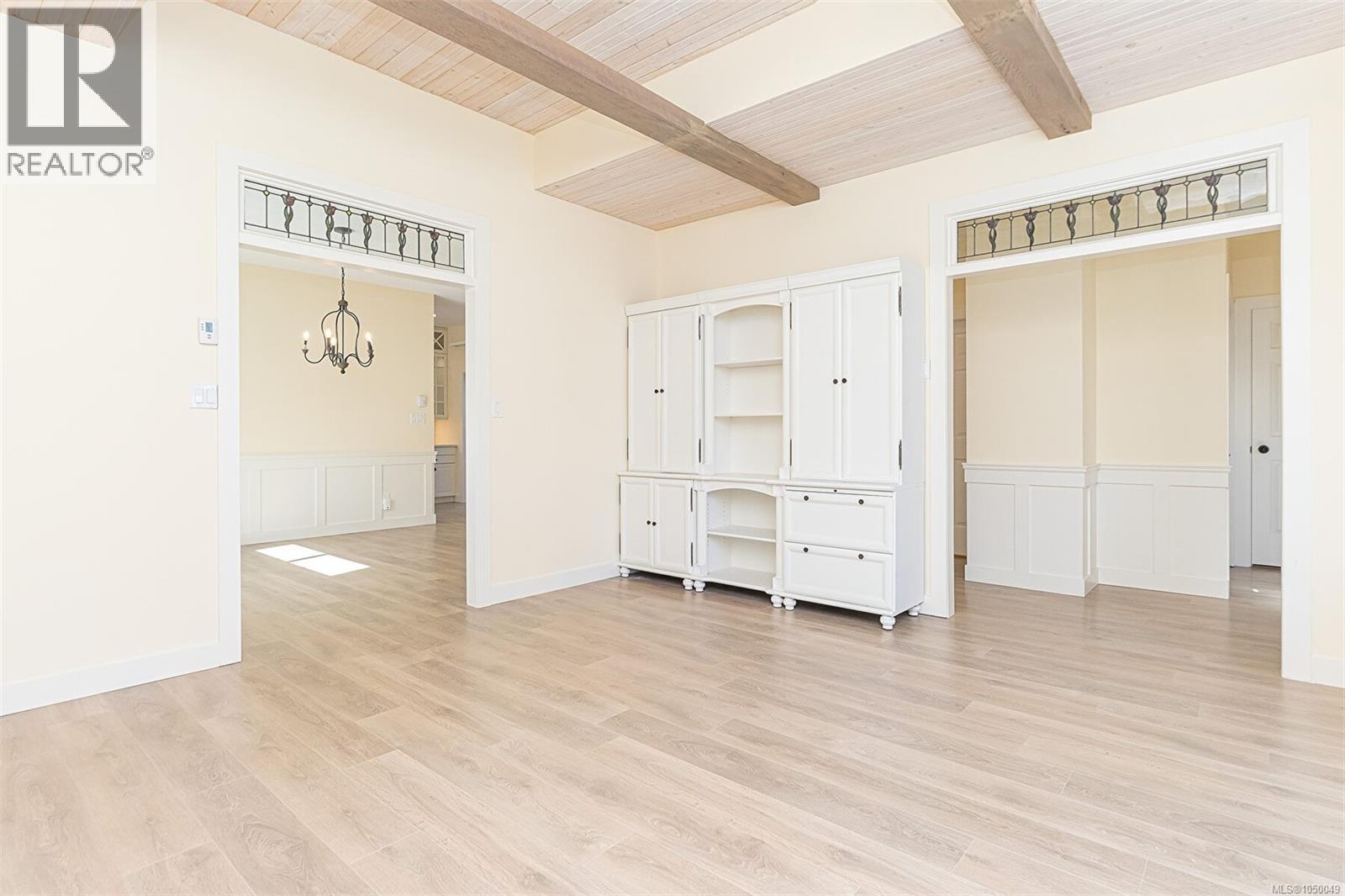 7968 Polo Park Cres - 10