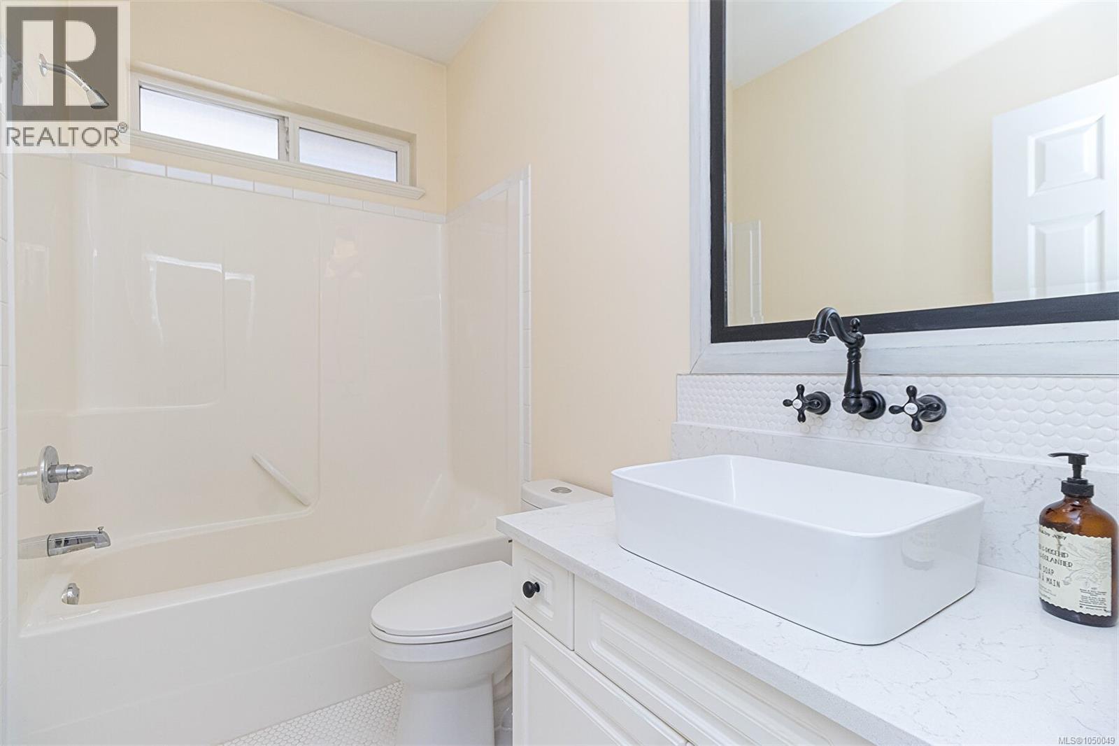 7968 Polo Park Cres - 47