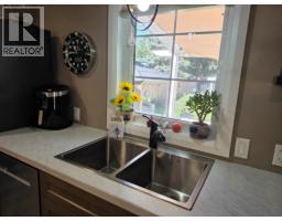 Kitchen - 16 Fort Street, Point Edward, ON N7V1M2 Photo 11