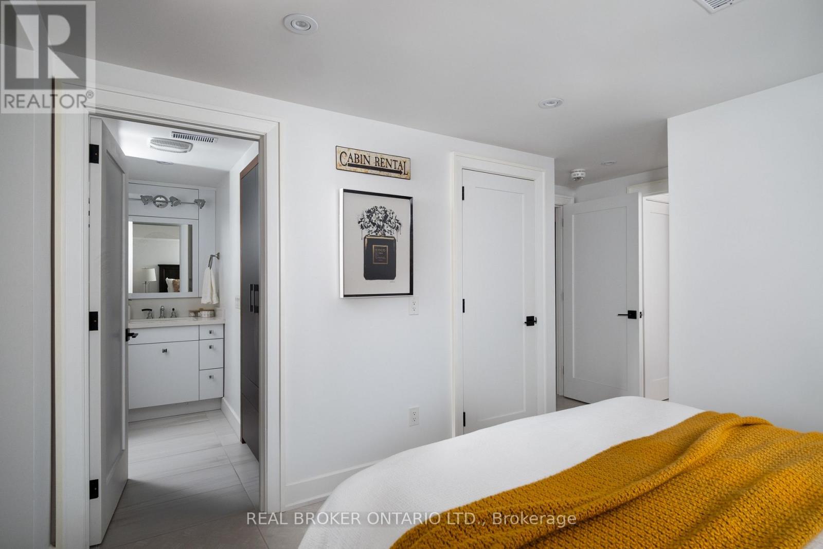 1633 CORAM CRESCENT - 41
