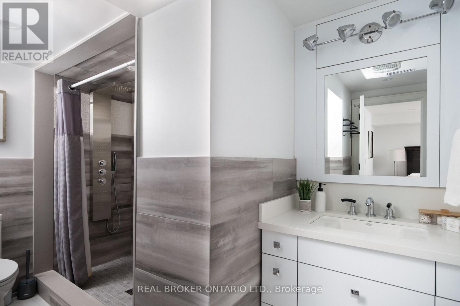 1633 CORAM CRESCENT - 42