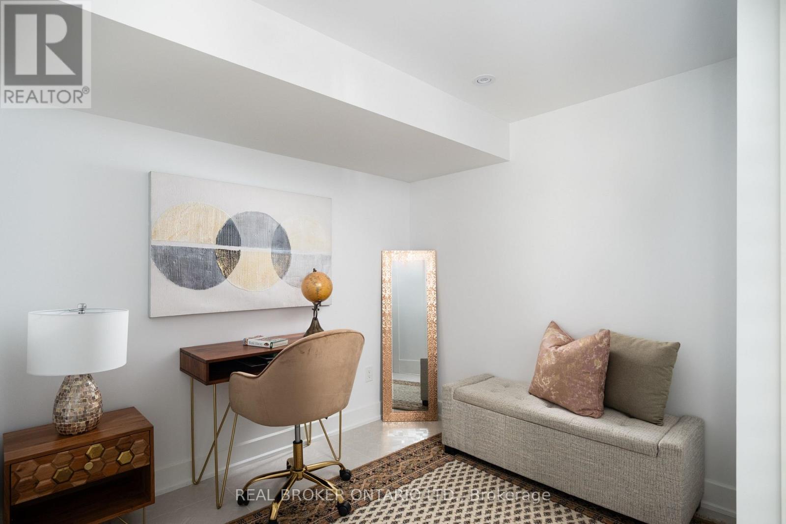 1633 CORAM CRESCENT - 43