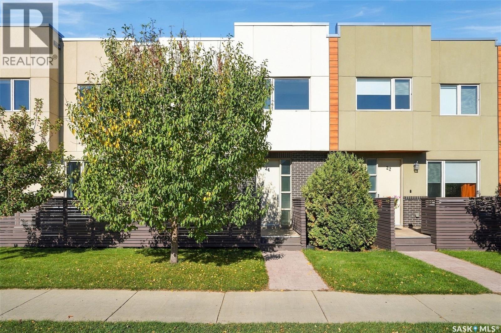 #24 103 Willis CRESCENT - 2