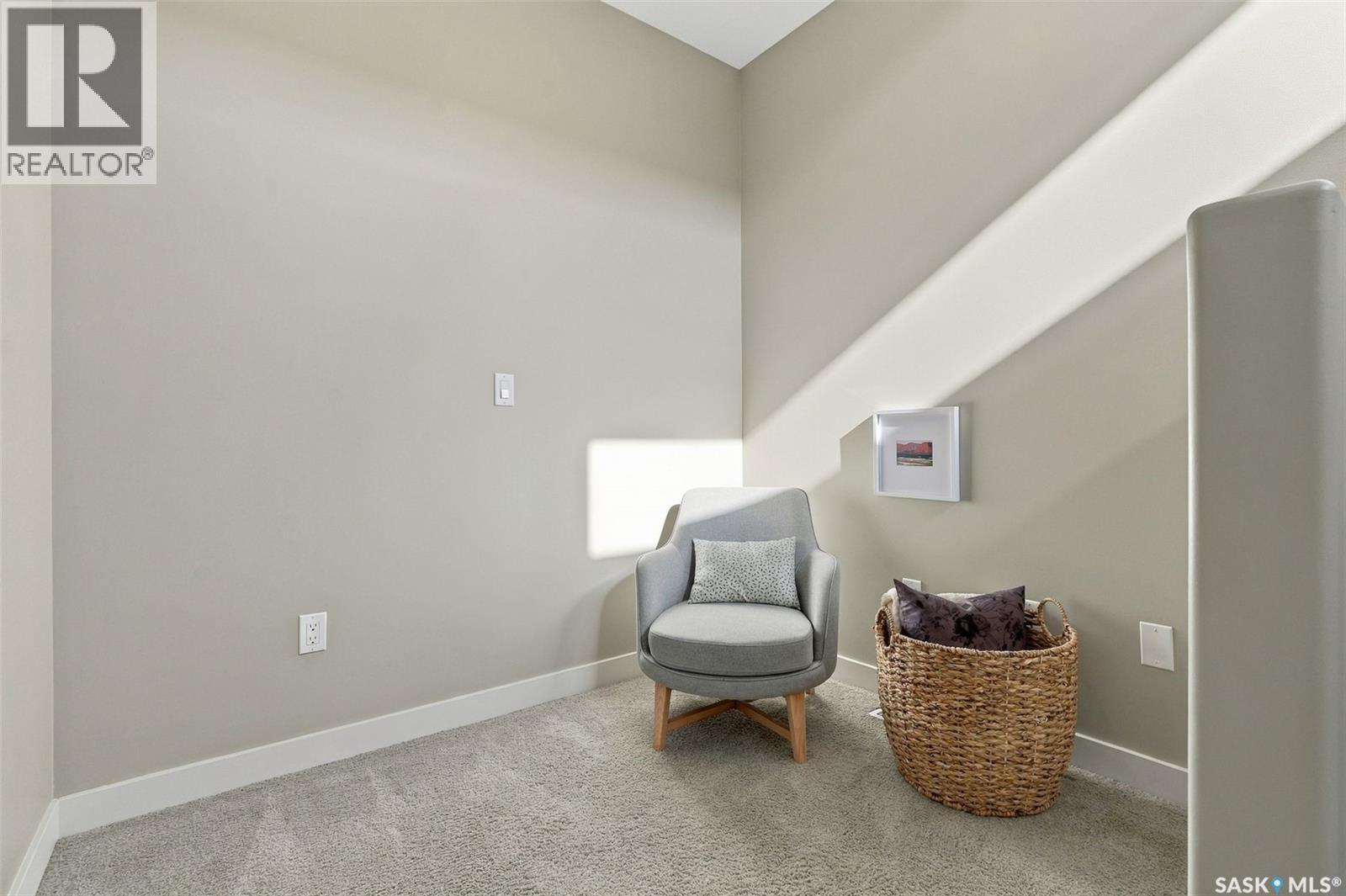 #24 103 Willis CRESCENT - 26