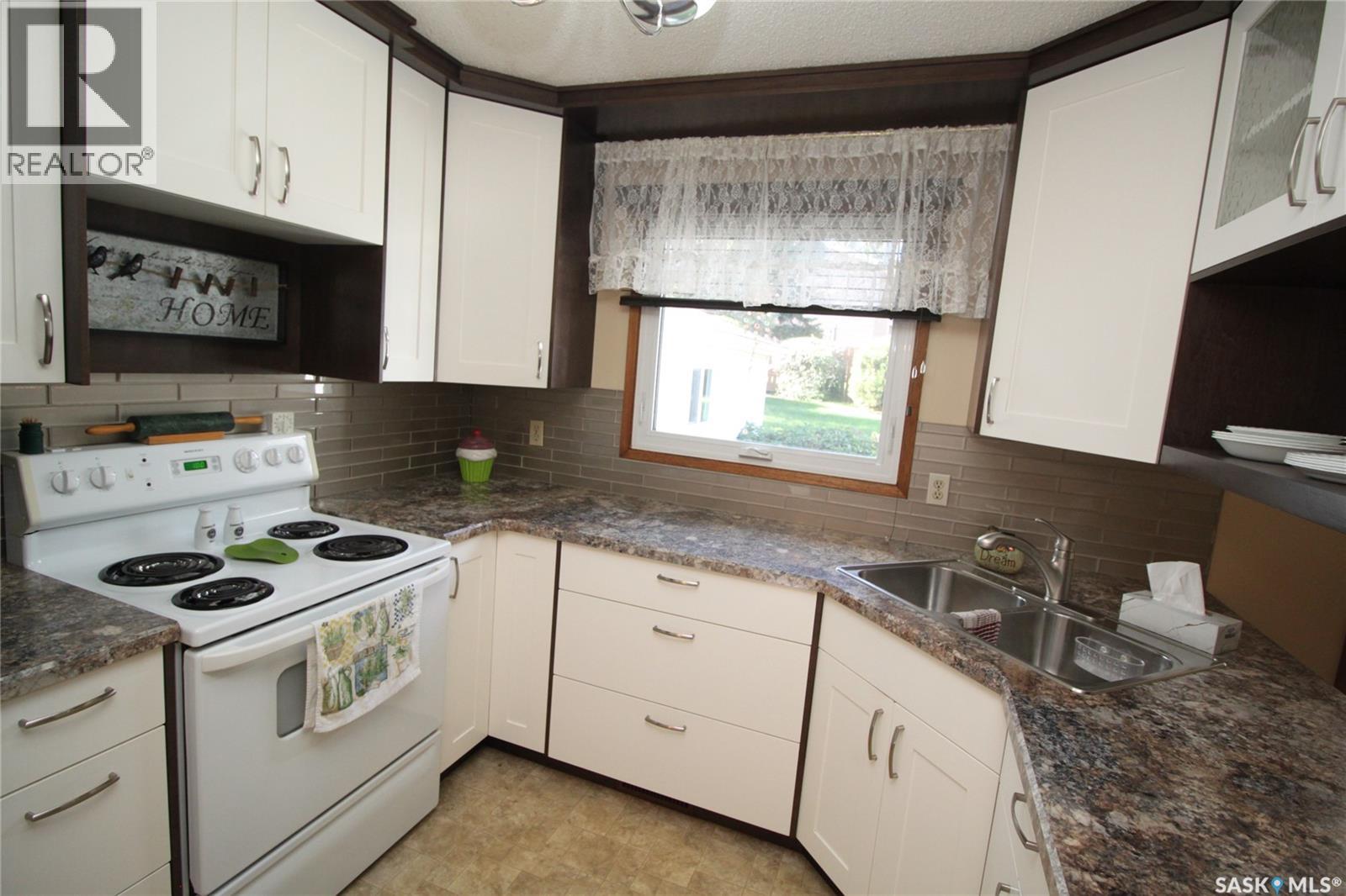15 Schwager CRESCENT, Saskatoon — photo 2