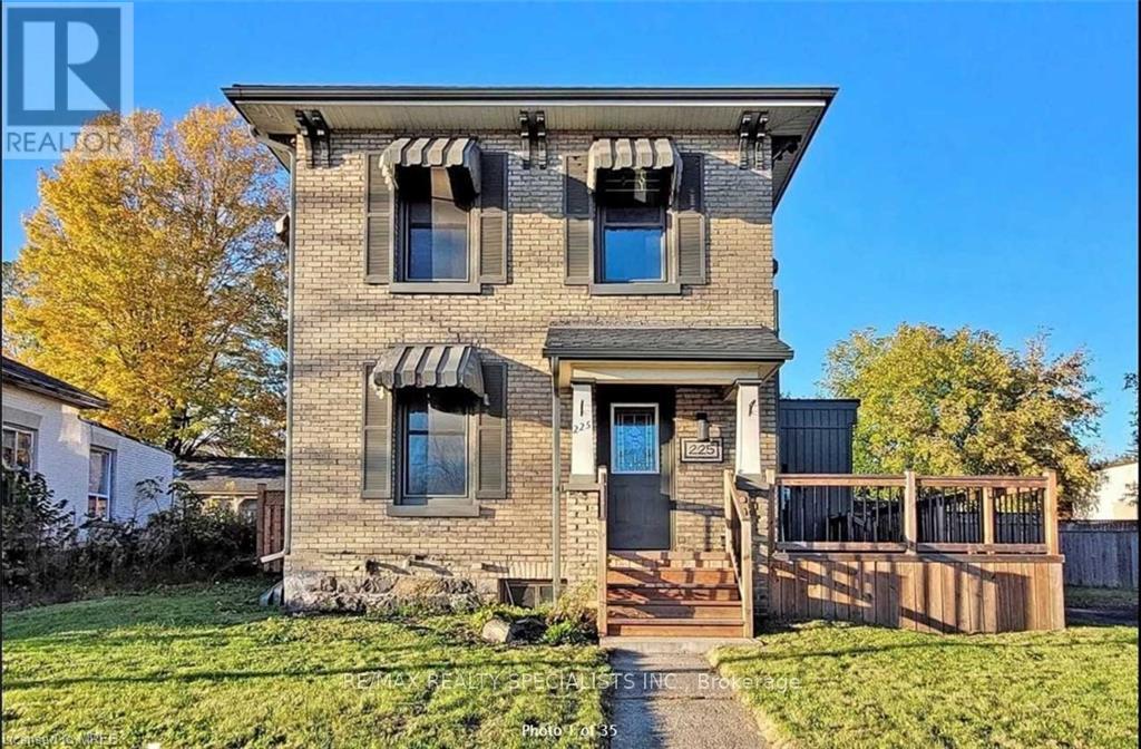225 DUNDAS STREET, Woodstock (Woodstock - North)