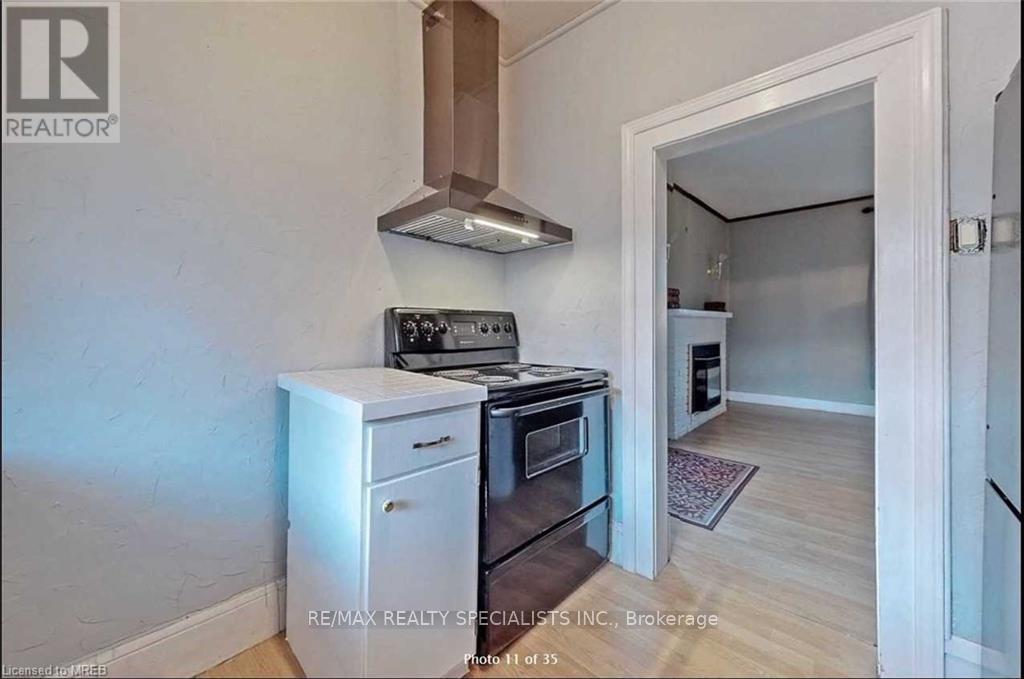 225 DUNDAS STREET, Woodstock (Woodstock - North) — photo 2