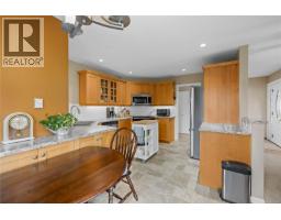 521 Birch Ave, Qualicum Beach, BC V9K1K4 Photo 18