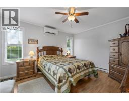 Primary Bedroom - 521 Birch Ave, Qualicum Beach, BC V9K1K4 Photo 6