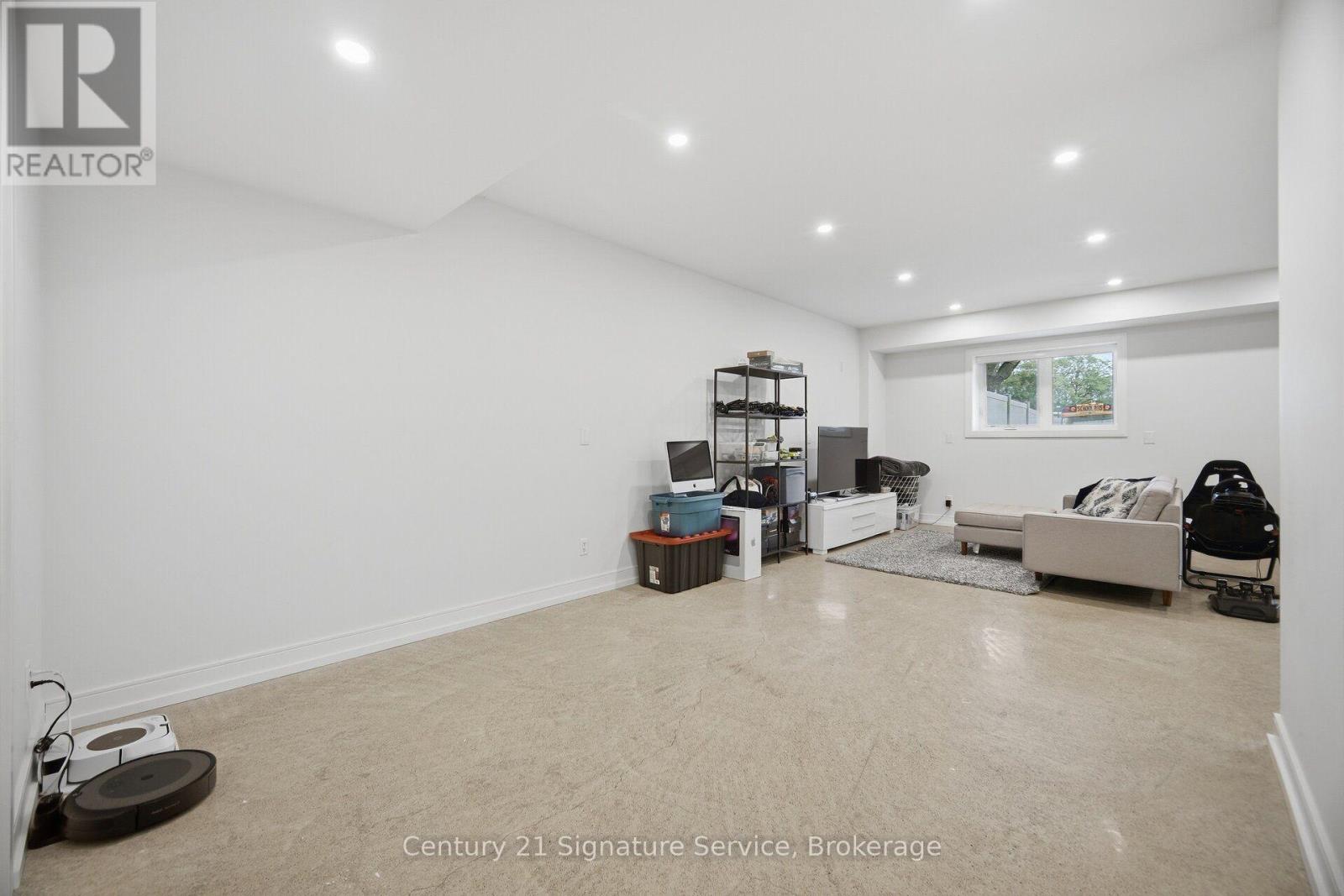 273C RANEE AVENUE - 43