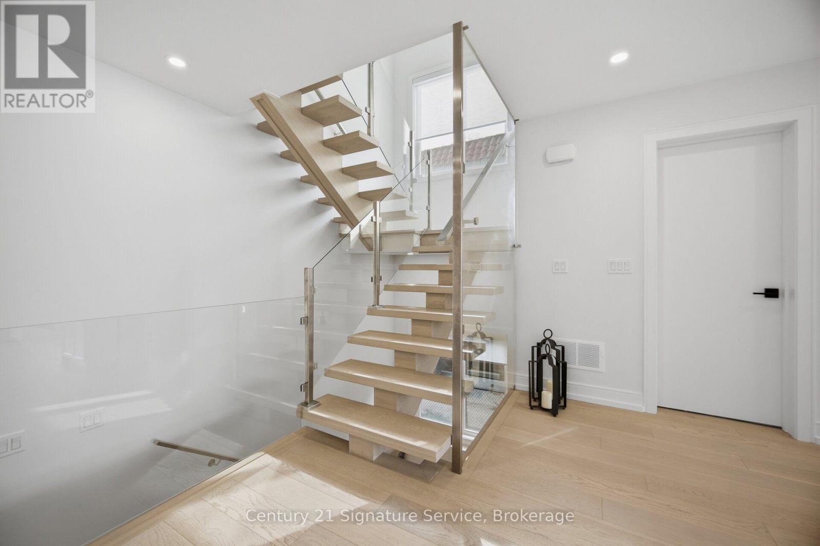 273C RANEE AVENUE - 21