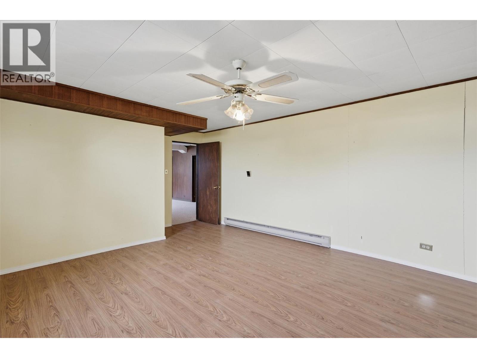 211 CONNAUGHT Road - Image 38