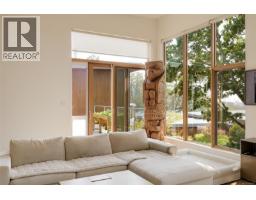 802 Rainbow Ridge Lane, Saanich, BC V8X0A6 Photo 18