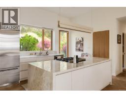 802 Rainbow Ridge Lane, Saanich, BC V8X0A6 Photo 25