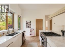 802 Rainbow Ridge Lane, Saanich, BC V8X0A6 Photo 29