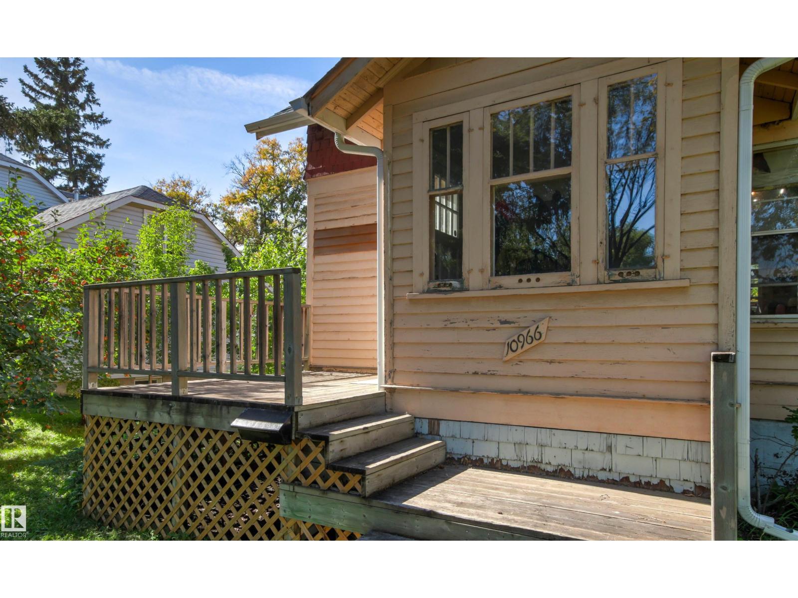 10966 128 ST NW - 2