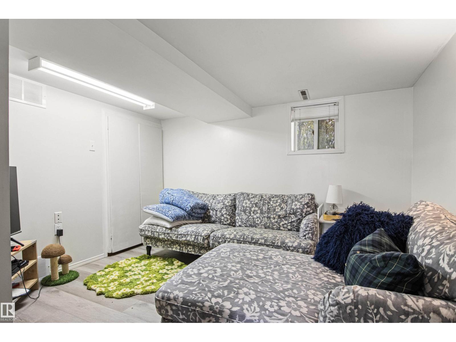 10966 128 ST NW - 37