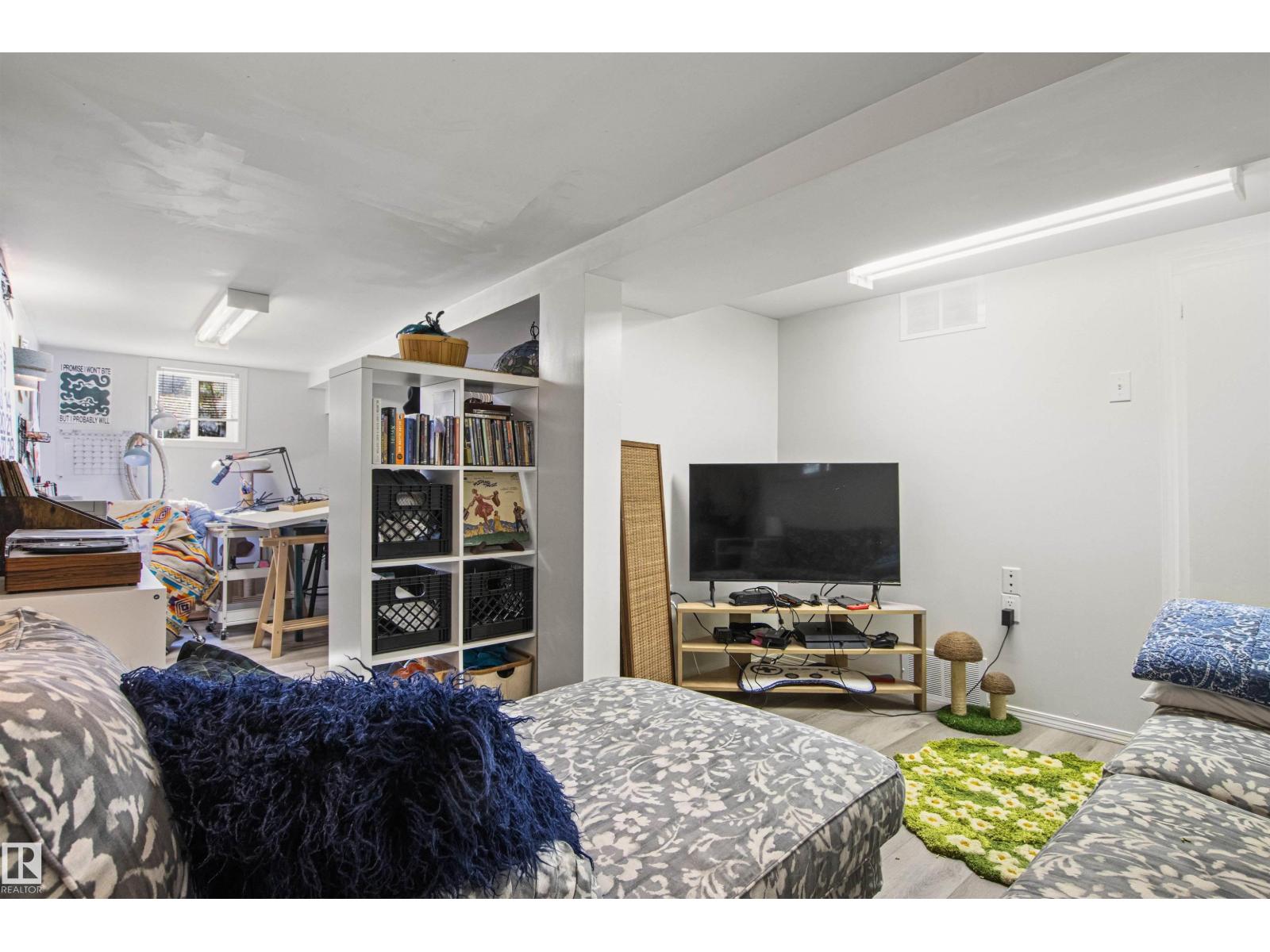 10966 128 ST NW - 38