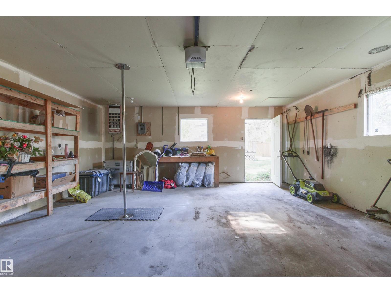 10966 128 ST NW - 40