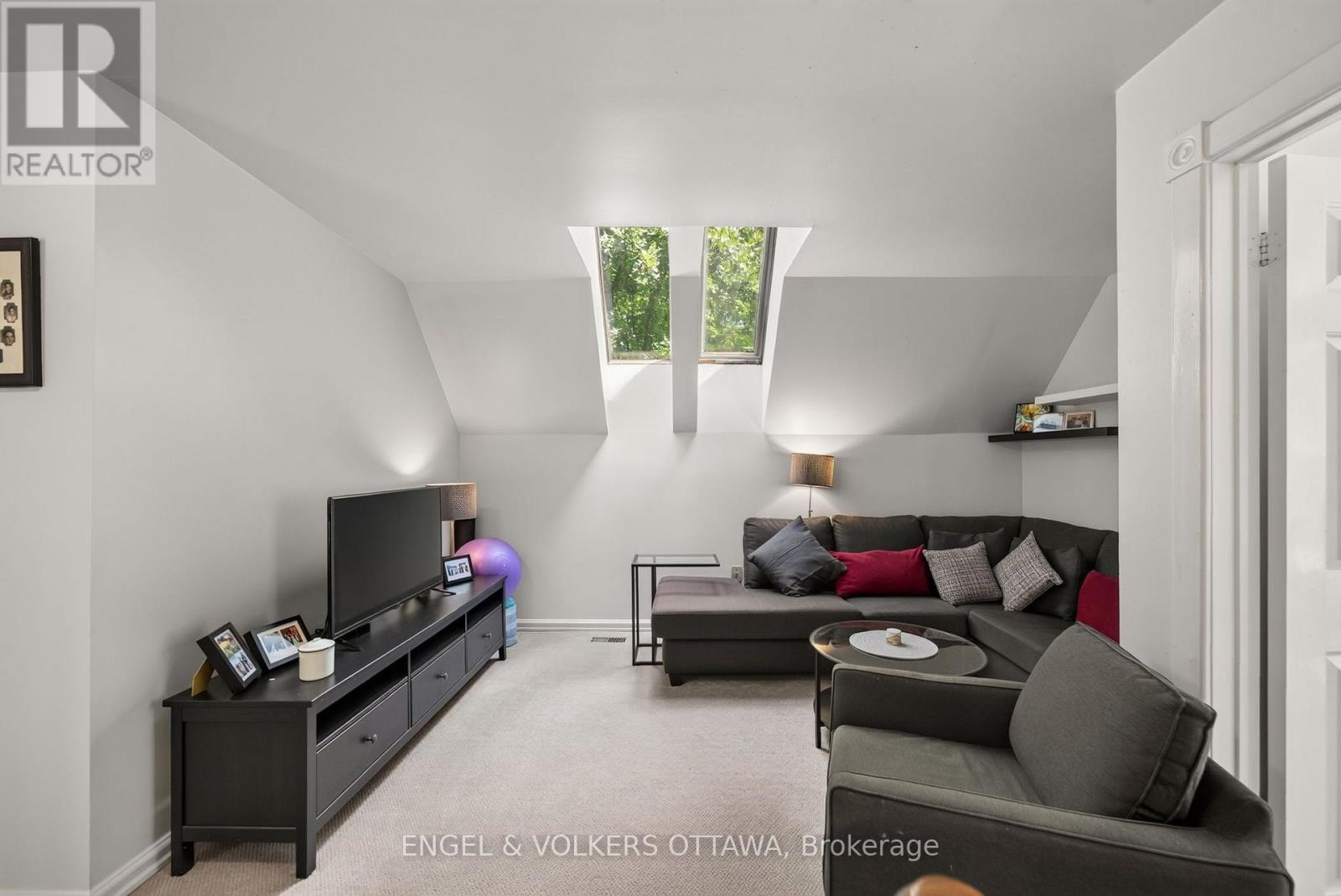 101 LONGFORD LANE - Image 21