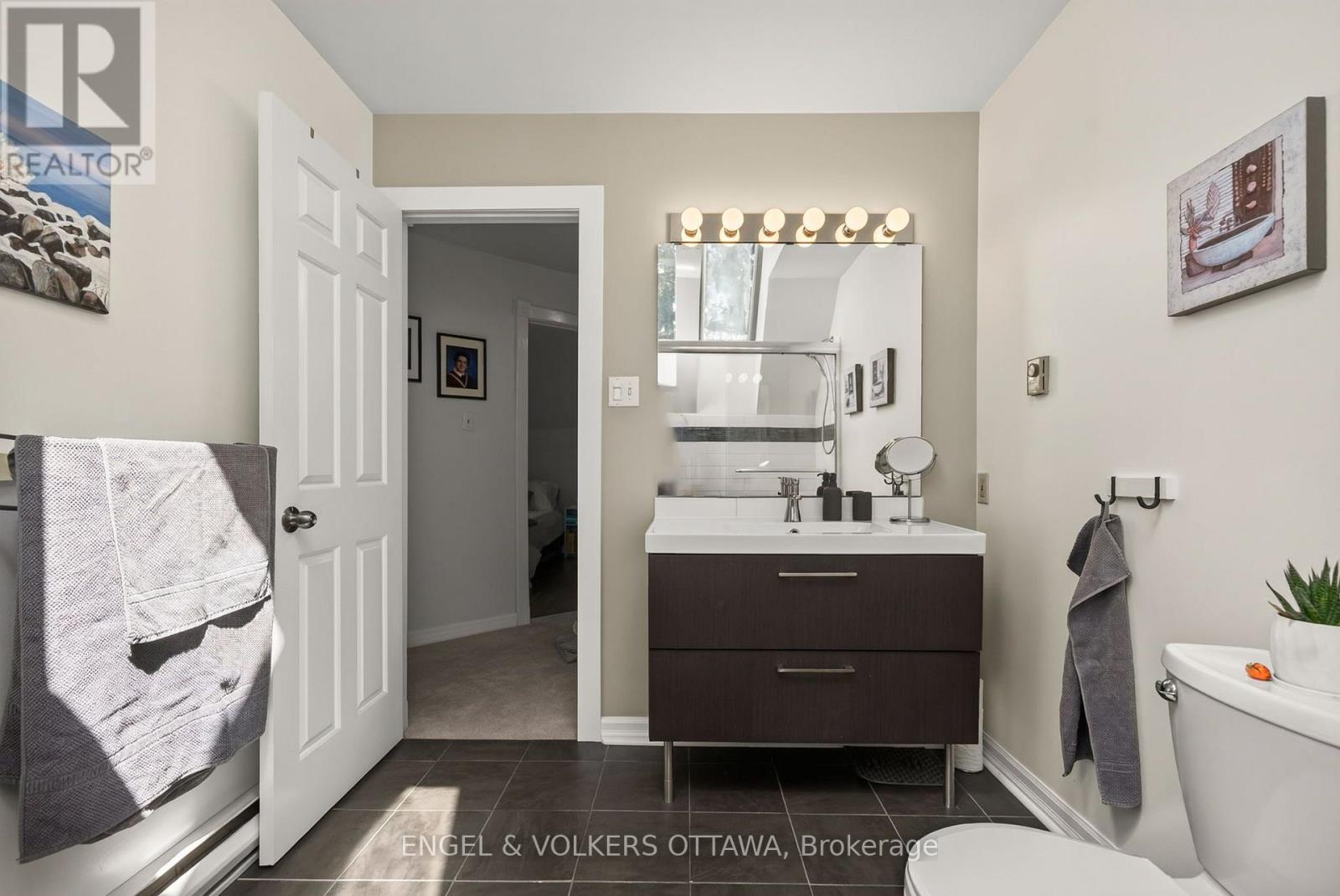 101 LONGFORD LANE - Image 32