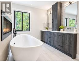 973 Wagonwood Pl, Saanich, BC V8X4M1 Photo 25