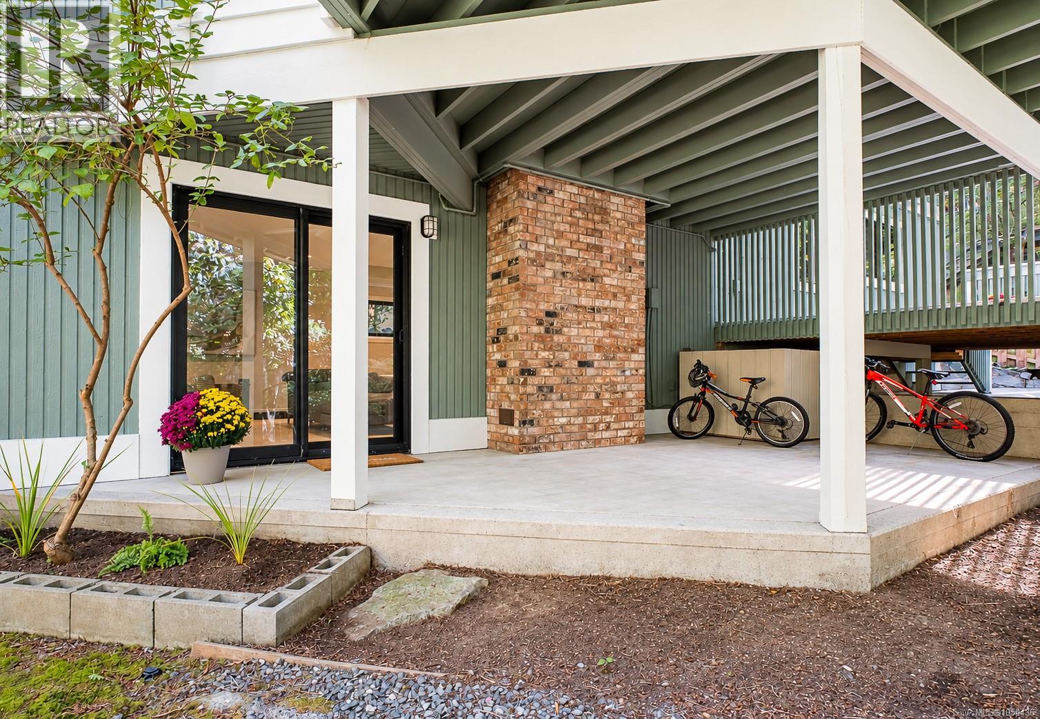  973 Wagonwood Place, Saanich