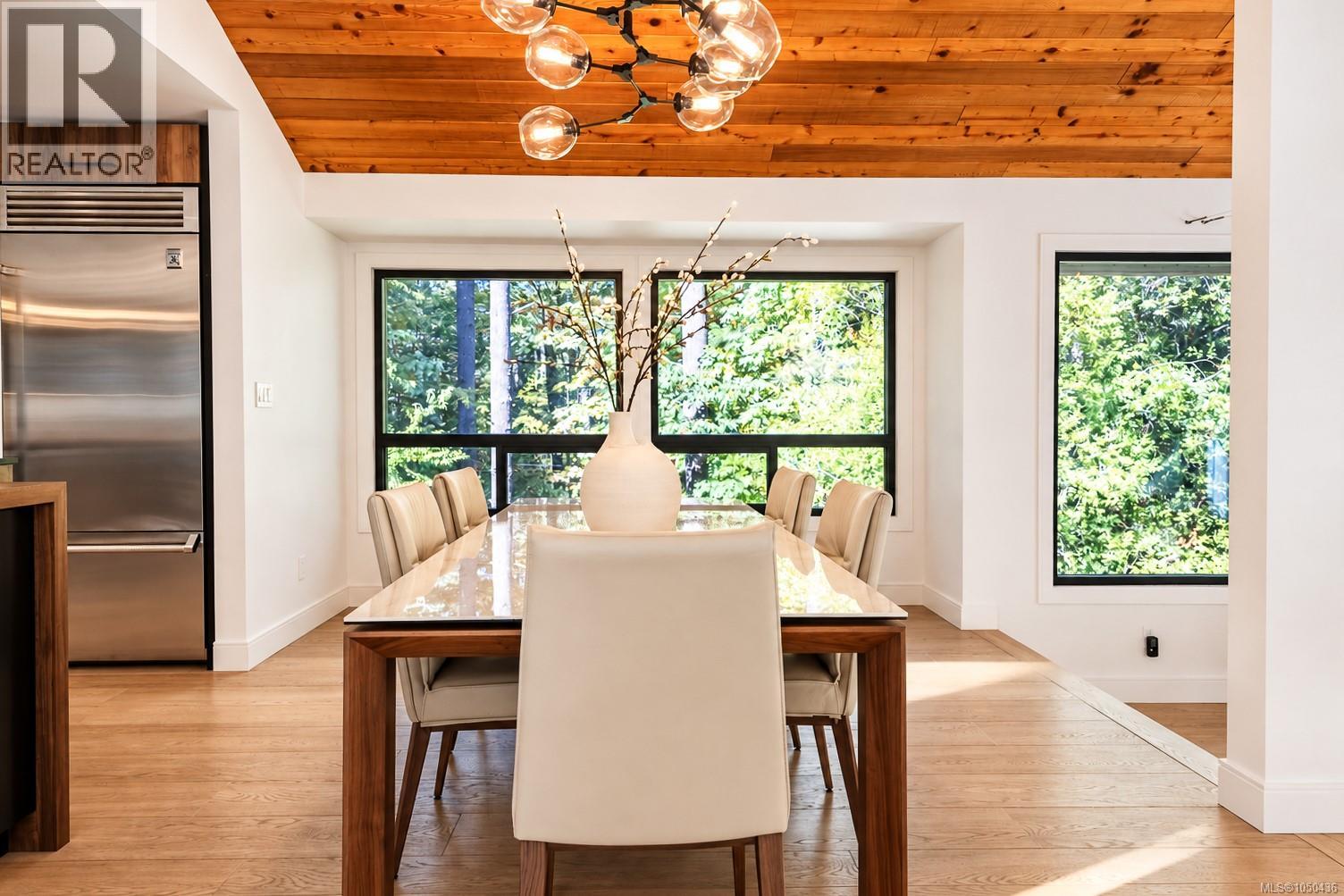  973 Wagonwood Place, Saanich
