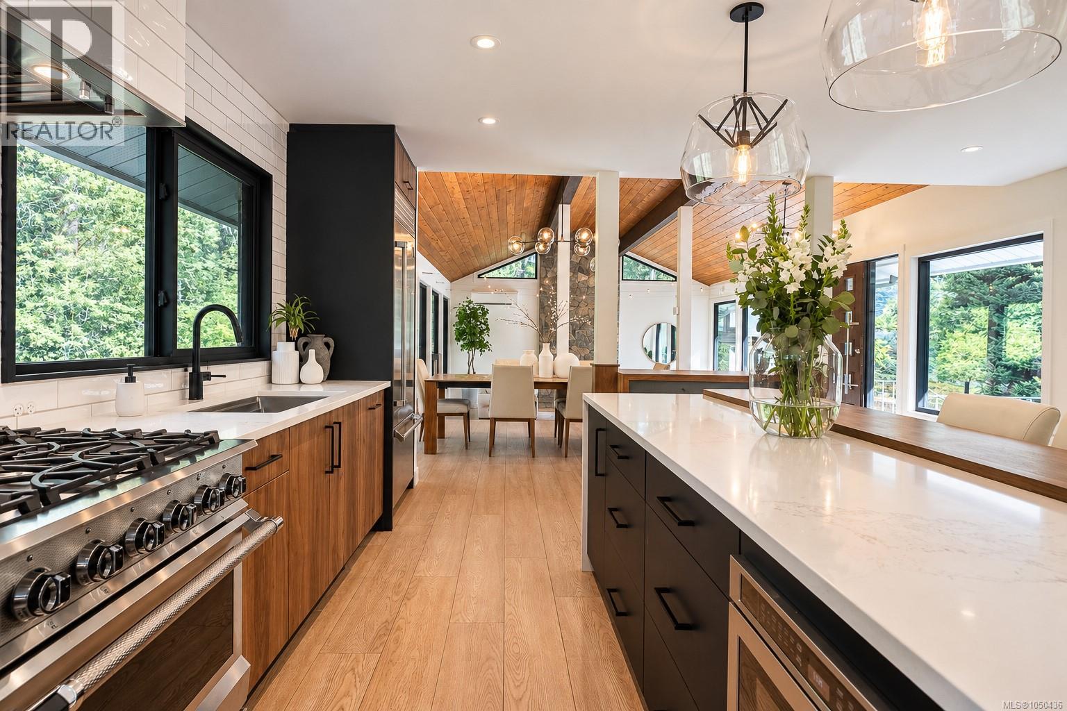  973 Wagonwood Place, Saanich
