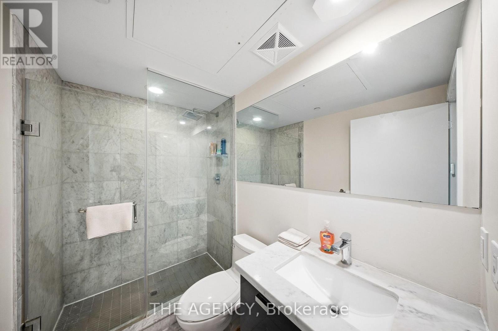 #401 32 DAVENPORT ROAD - 17