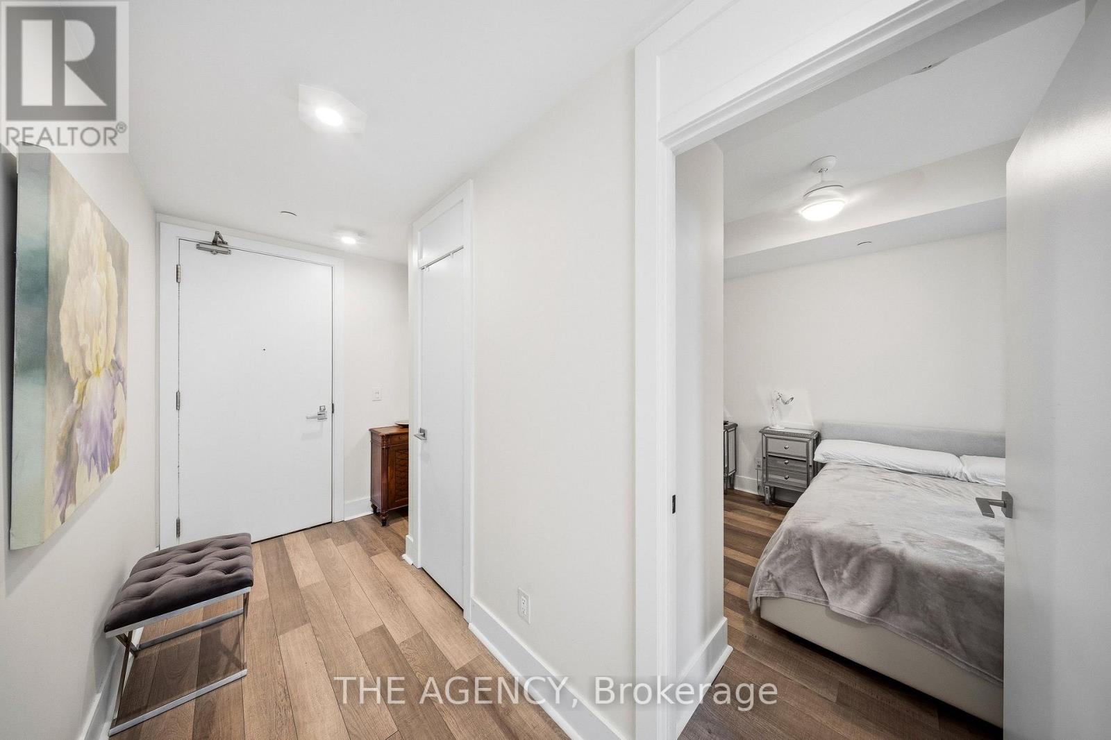 #401 32 DAVENPORT ROAD - 4